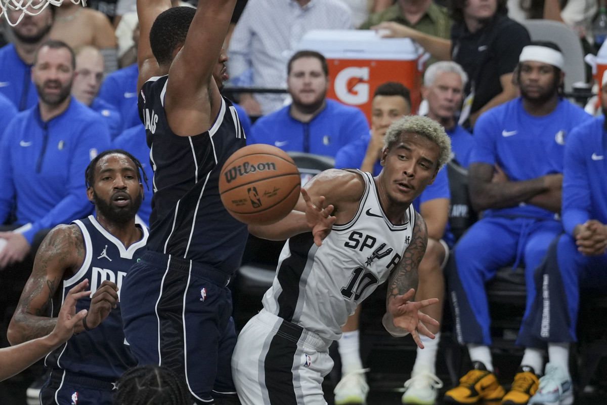 Oct 25, 2023; San Antonio, Texas, USA; San Antonio Spurs forward Jeremy Sochan (10) passes around Dallas Mavericks forward Grant Williams (3) in the second half at the Frost Bank Center.